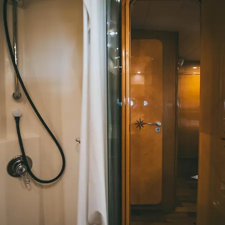 Discoverboat - Pita - Exclusive Boat&breakfast * Bari